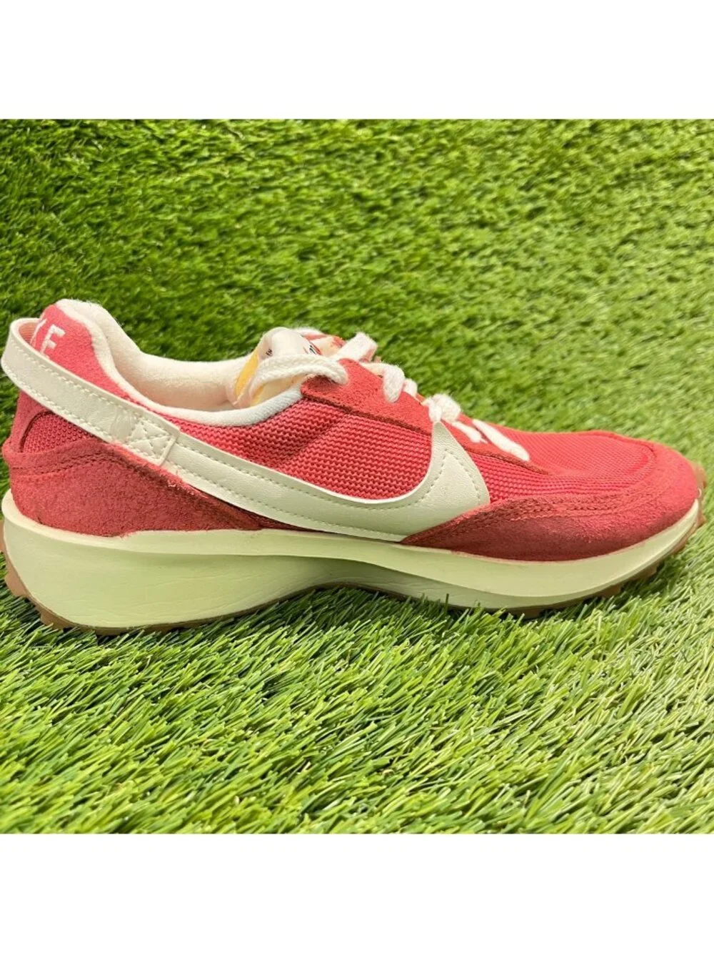 Nike Waffle Debut Vintage Womens Size 7.5 Red Sail Gum Running Shoes Sneakers
